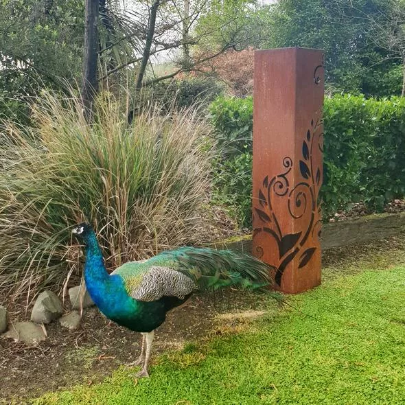 Bollard Planter Leaves