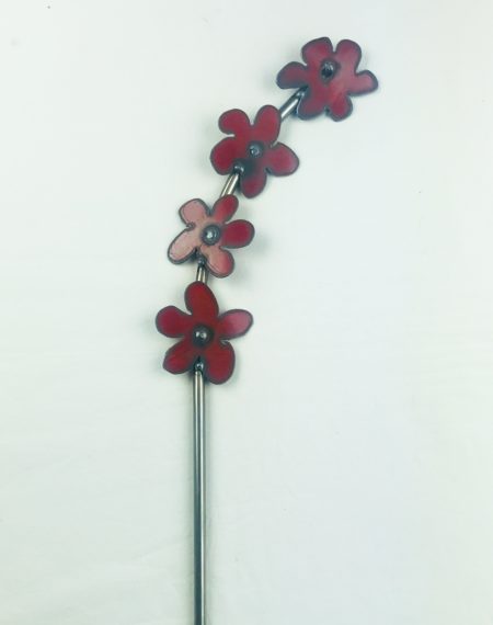 vintage daisy red stakes