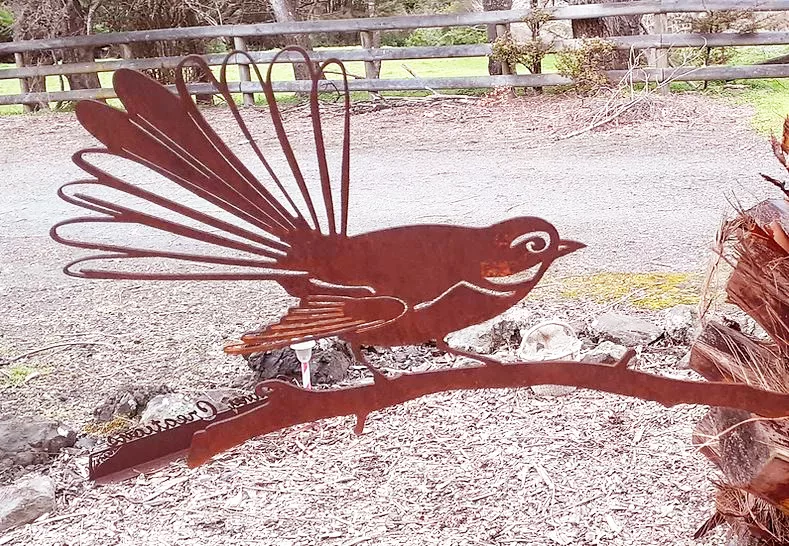 Metal Fantail metal birds for sale